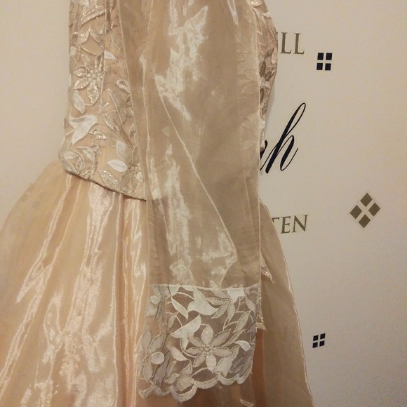 Dress - Picture 3 of 4